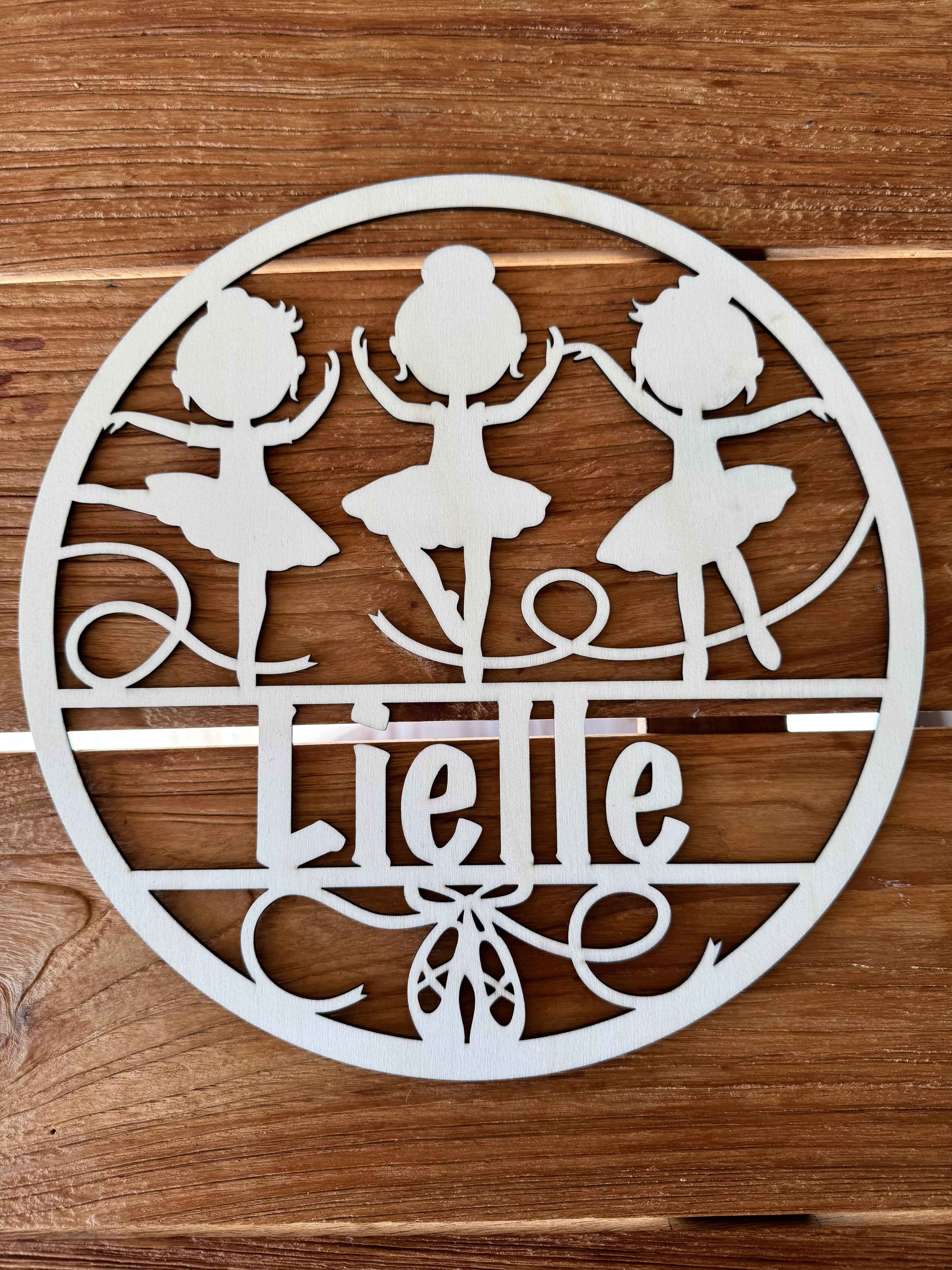 Türschild Ballerina personalisiert aus hochwertigem Holz – Individuelles Design für Kinderzimmer und Tanzliebhaber